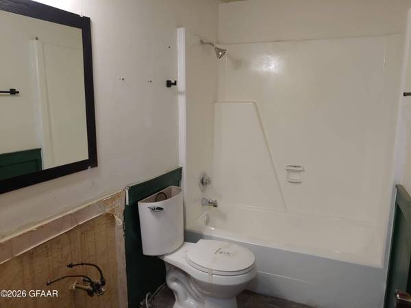 1608 23RD AVE NE, Grand Forks, ND 58203