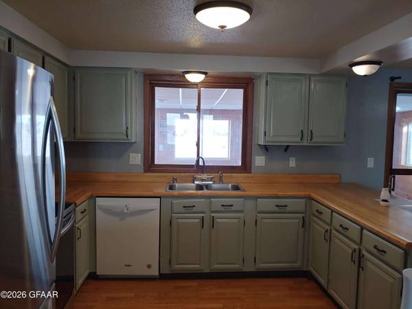 1608 23RD AVE NE, Grand Forks, ND 58203