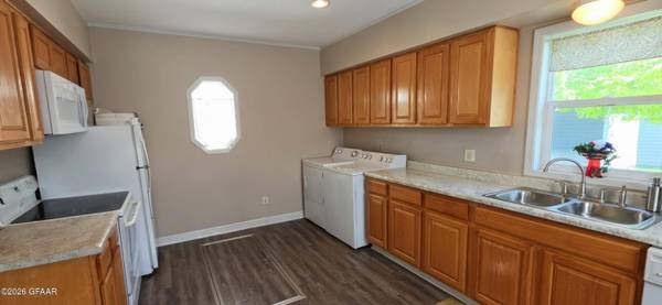 1115 4TH AVE N, Grand Forks, ND 58203