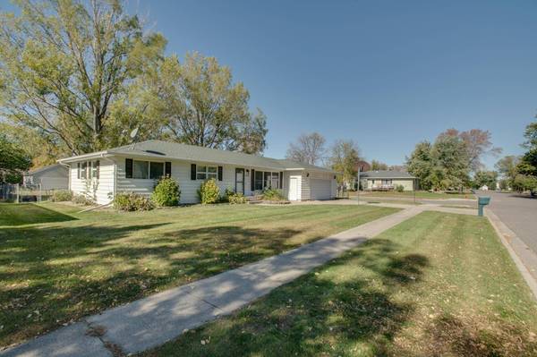 108 3rd ST NW, Dilworth, MN 56529