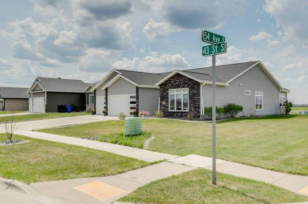 5419 43rd ST S, Fargo, ND 58104
