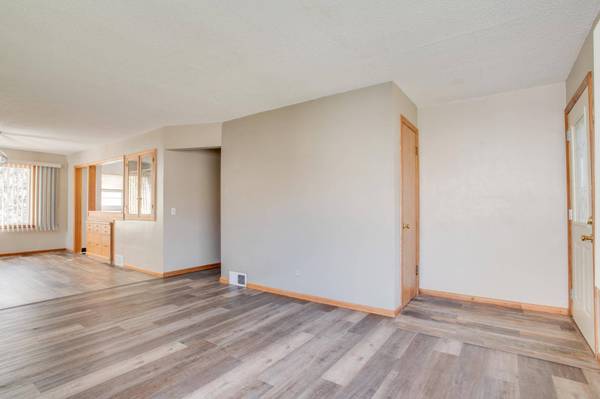 614 16th ST N, Moorhead, MN 56560