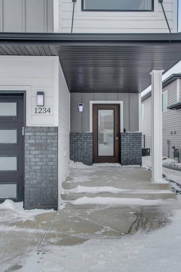 1234 Highland LN W, West Fargo, ND 58078