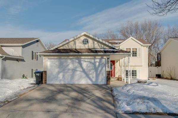2825 35 1/2 AVE S, Fargo, ND 58104