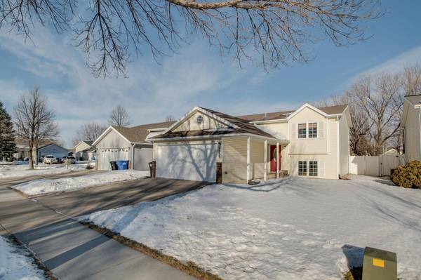 2825 35 1/2 AVE S, Fargo, ND 58104