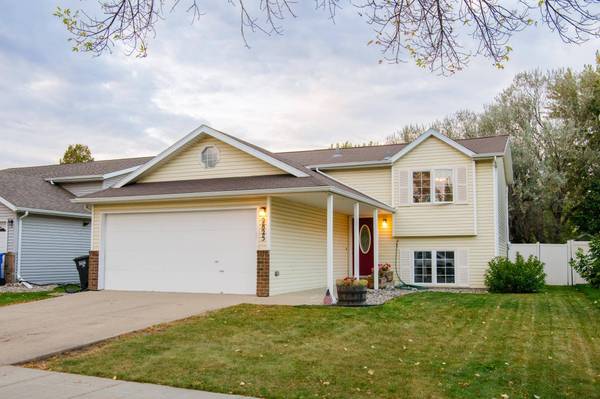 2825 35 1/2 AVE S, Fargo, ND 58104