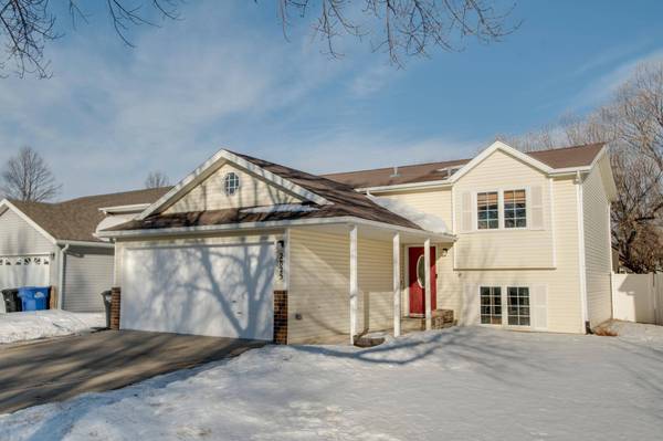 2825 35 1/2 AVE S, Fargo, ND 58104