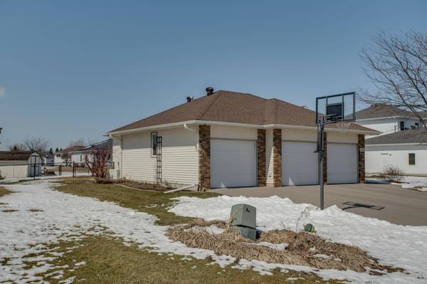 506 Mariann LN, Dilworth, MN 56529