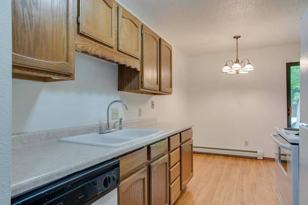 210 35th AVE N #9, Fargo, ND 58102