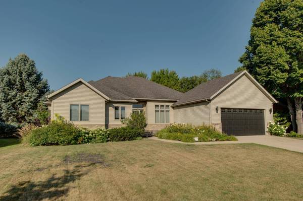 431 Clearview CT, Moorhead, MN 56560