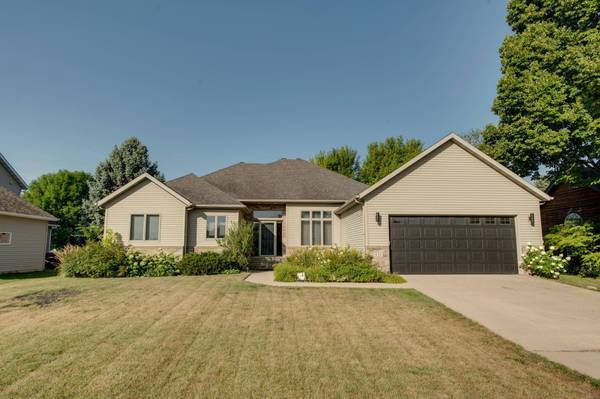 431 Clearview CT, Moorhead, MN 56560
