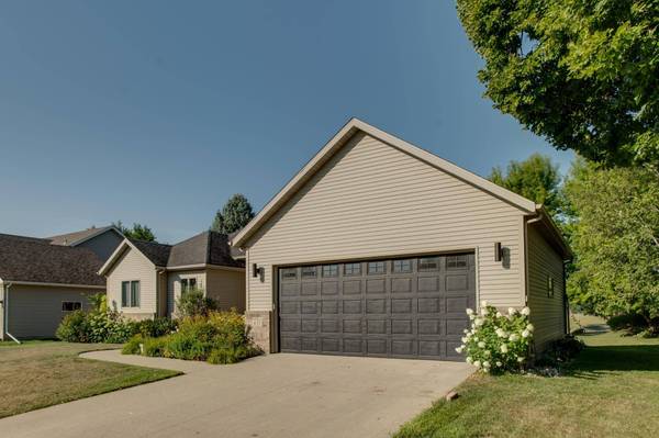 431 Clearview CT, Moorhead, MN 56560