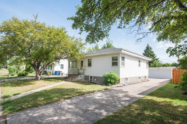 614 16th ST N, Moorhead, MN 56560