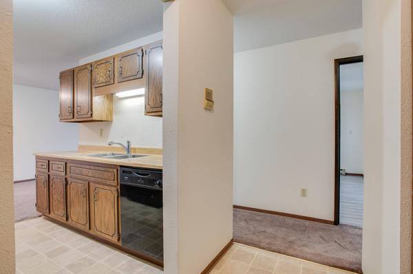 331 Prairiewood CIR S #104, Fargo, ND 58103