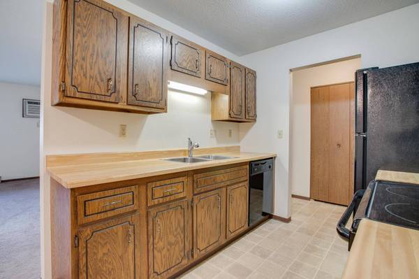 331 Prairiewood CIR S #104, Fargo, ND 58103