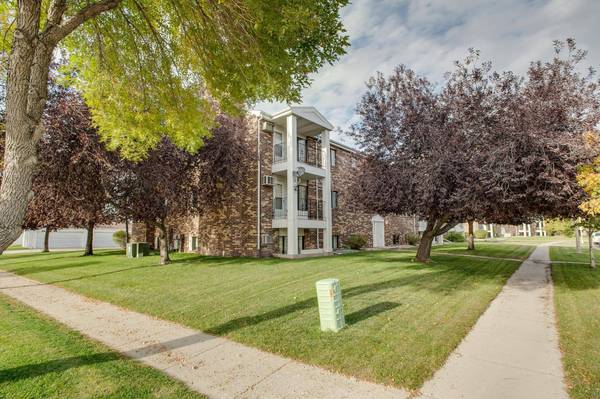 331 Prairiewood CIR S #104, Fargo, ND 58103