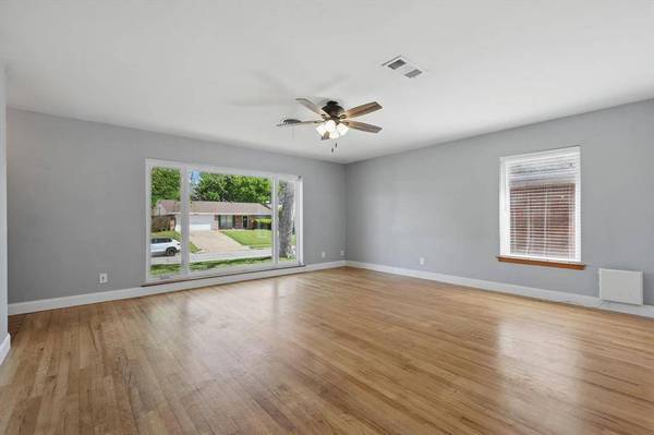 116 E Vilbig Street, Irving, TX 75060