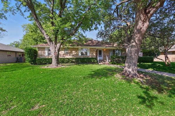 517 Brookshire Lane, Richardson, TX 75080