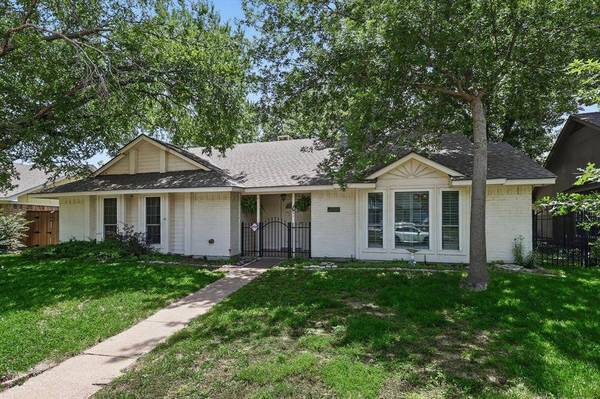 218 Creekside Lane, Coppell, TX 75019