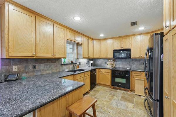 218 Creekside Lane, Coppell, TX 75019