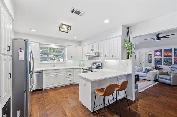 110 E 7th Street, Irving, TX 75060