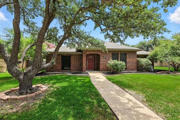 120 Simmons Drive, Coppell, TX 75019