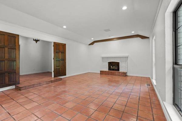 400 Balboa Court, Irving, TX 75062
