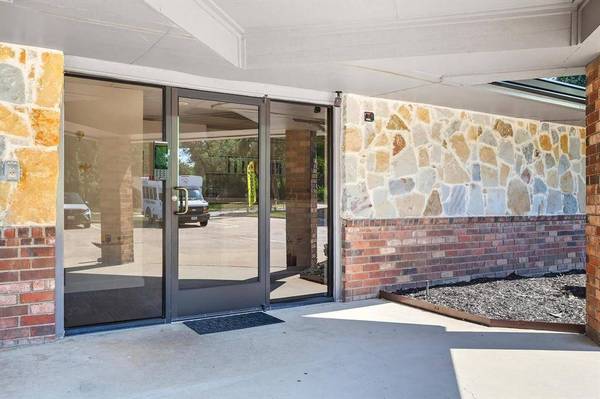 130 S Moore Road, Coppell, TX 75019