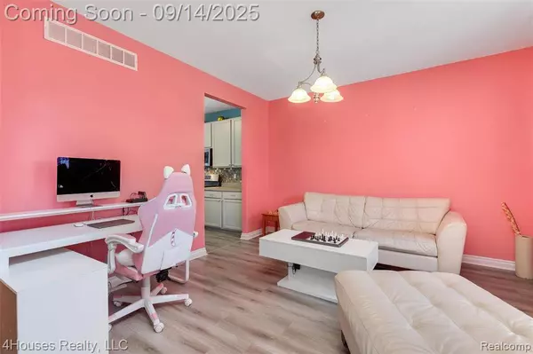 7197 Cambridge Drive, Romulus, MI 48174