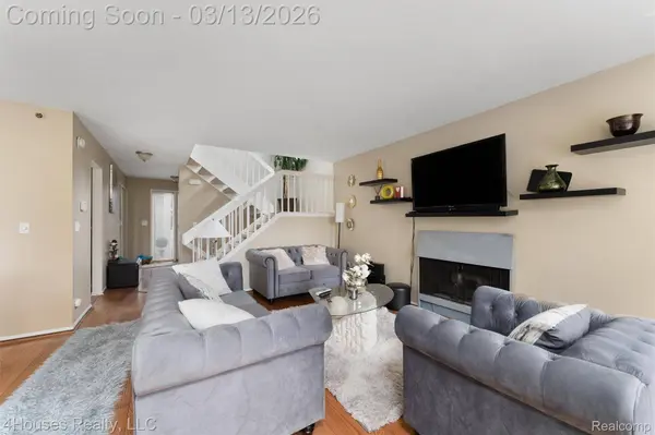 25039 N Woodvale DR N #25, Southfield, MI 48034