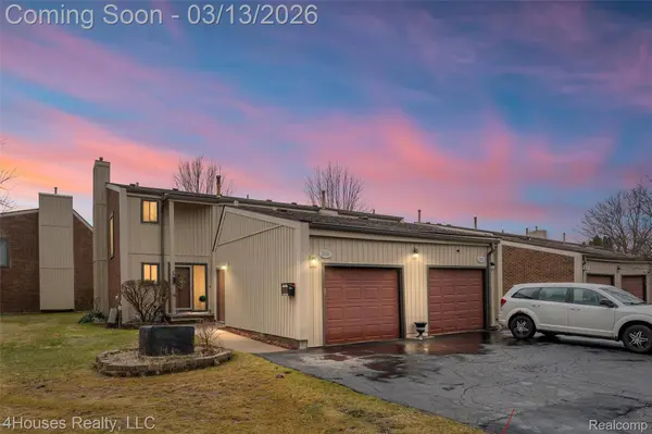 25039 N Woodvale DR N #25, Southfield, MI 48034