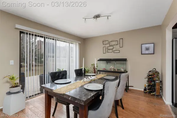 25039 N Woodvale DR N #25, Southfield, MI 48034