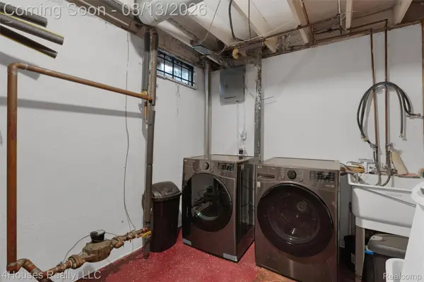 25039 N Woodvale DR N #25, Southfield, MI 48034