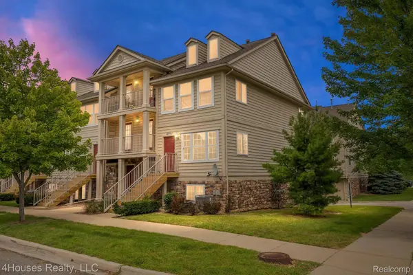654 LYDIA LN #48, Pontiac, MI 48341
