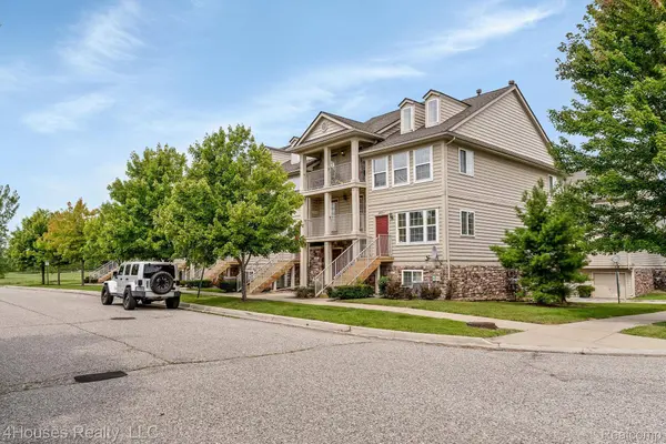 654 LYDIA LN #48, Pontiac, MI 48341