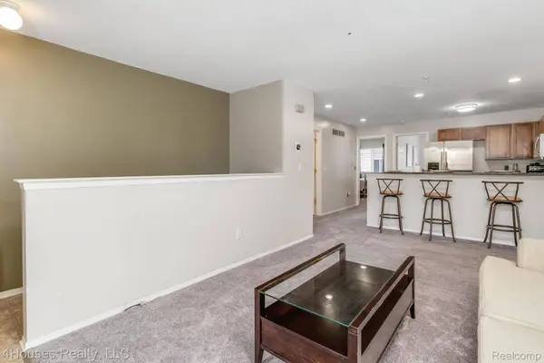 654 LYDIA LN #48, Pontiac, MI 48341