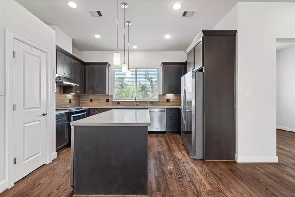 1013 W 17th ST, Houston, TX 77008