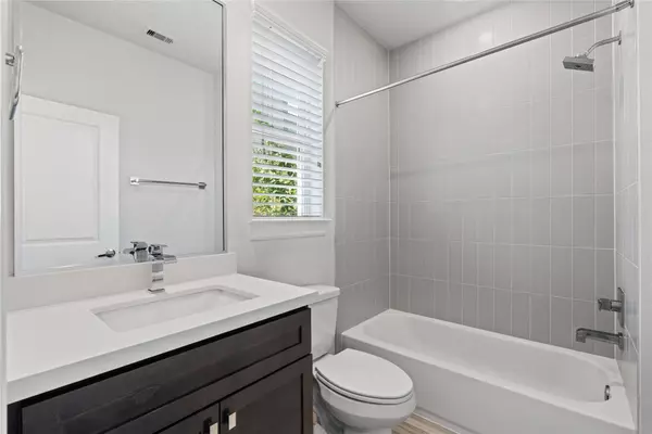 1013 W 17th ST, Houston, TX 77008