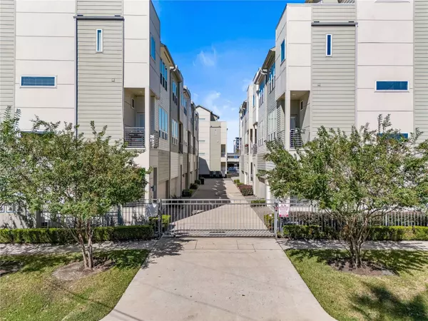 1013 W 17th ST, Houston, TX 77008