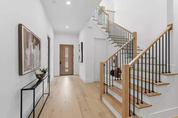 1933 Ridgemore DR, Houston, TX 77055