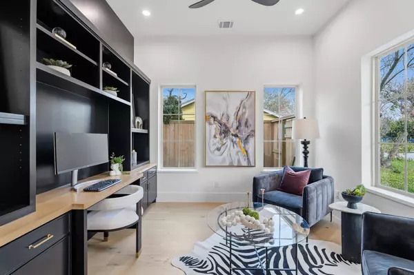 1933 Ridgemore DR, Houston, TX 77055