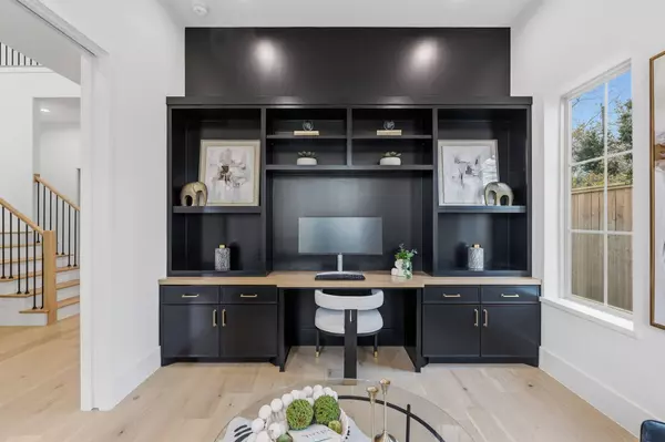 1933 Ridgemore DR, Houston, TX 77055