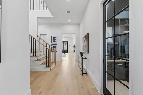 1933 Ridgemore DR, Houston, TX 77055