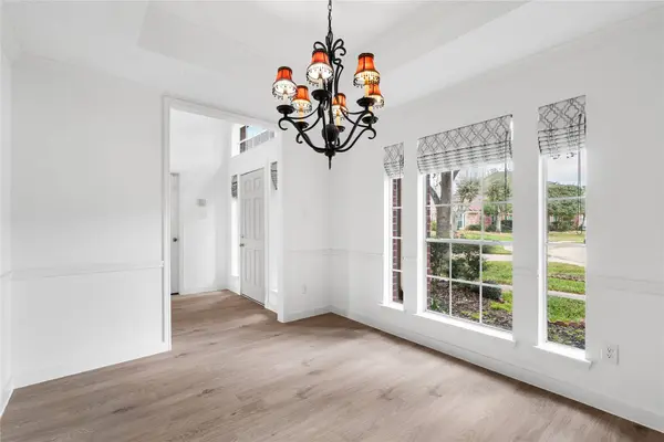 4206 Arboretum DR, Pasadena, TX 77505