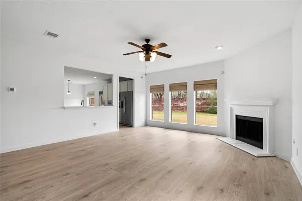 4206 Arboretum DR, Pasadena, TX 77505