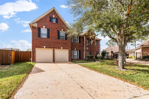 4206 Arboretum DR, Pasadena, TX 77505