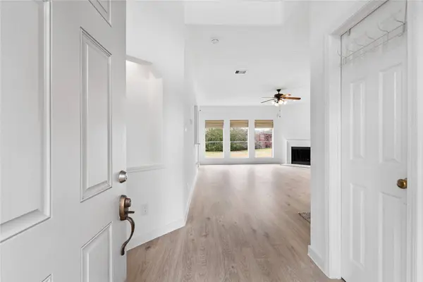 4206 Arboretum DR, Pasadena, TX 77505