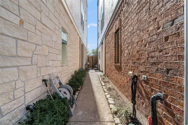 6759 Highclere Manor LN, Houston, TX 77055