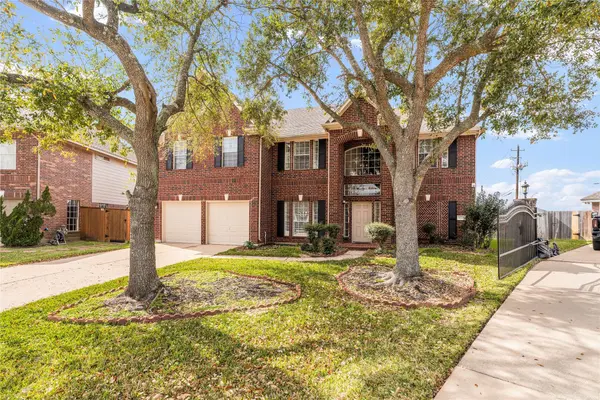 4206 Arboretum DR, Pasadena, TX 77505