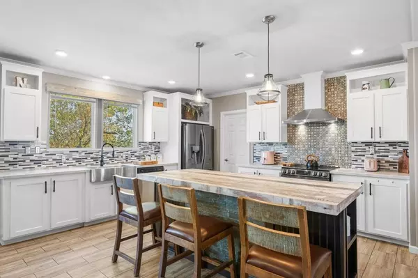 566 Ingram Hills Rd, Ingram, TX 78025